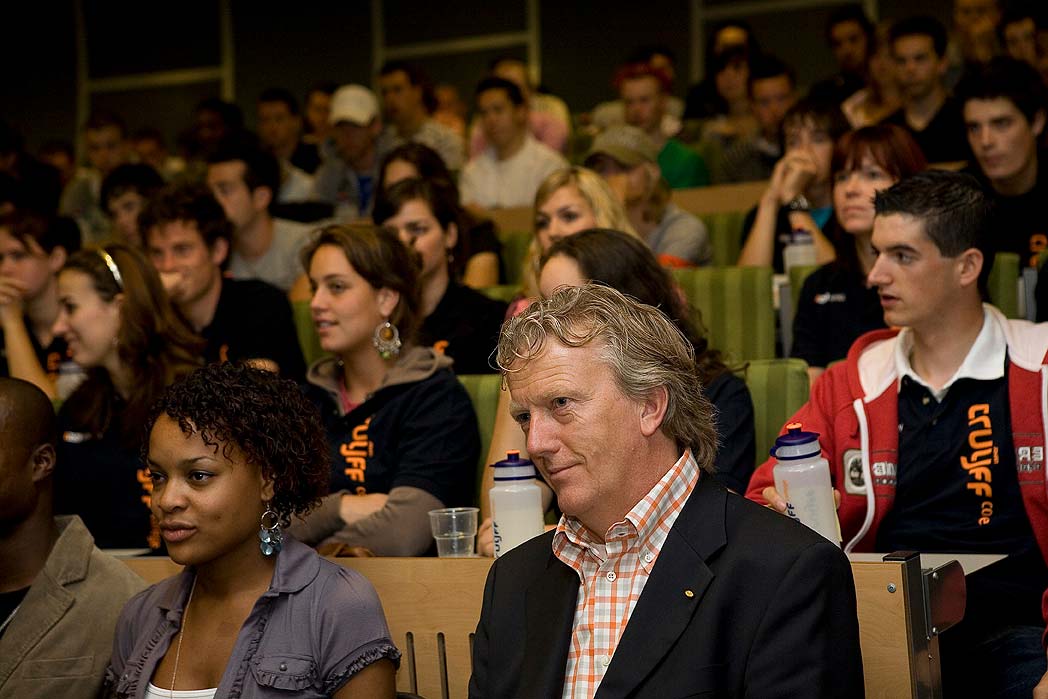 Wat onderscheidt Johan Cruyff College van andere studieprogramma's voor topsporters