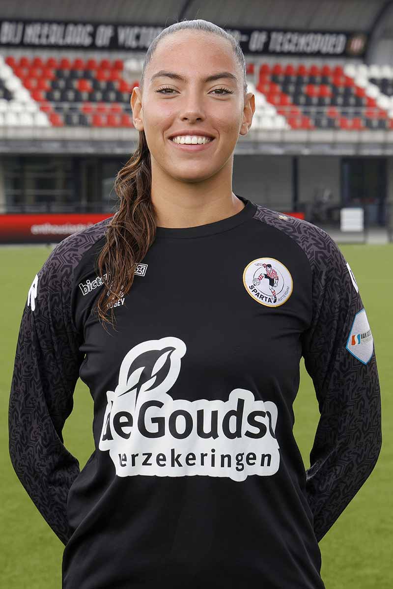 Iris de Rouw - voetbal - alumna Johan Cruyff College Roosendaal.