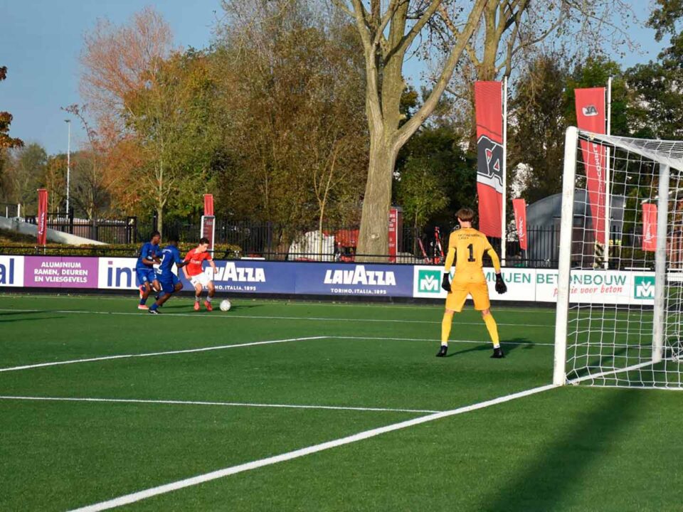 Myles van Buschbach - keeper Almere City 0-19 - combinatie van topsport en studie - Johan Cruyff College Amsterdam.