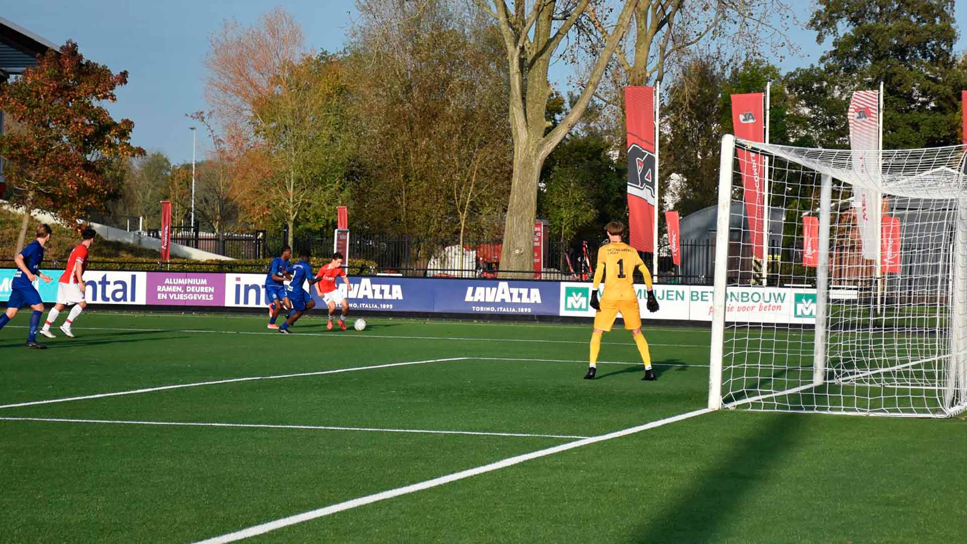 Myles van Buschbach - keeper Almere City 0-19 - combinatie van topsport en studie - Johan Cruyff College Amsterdam.