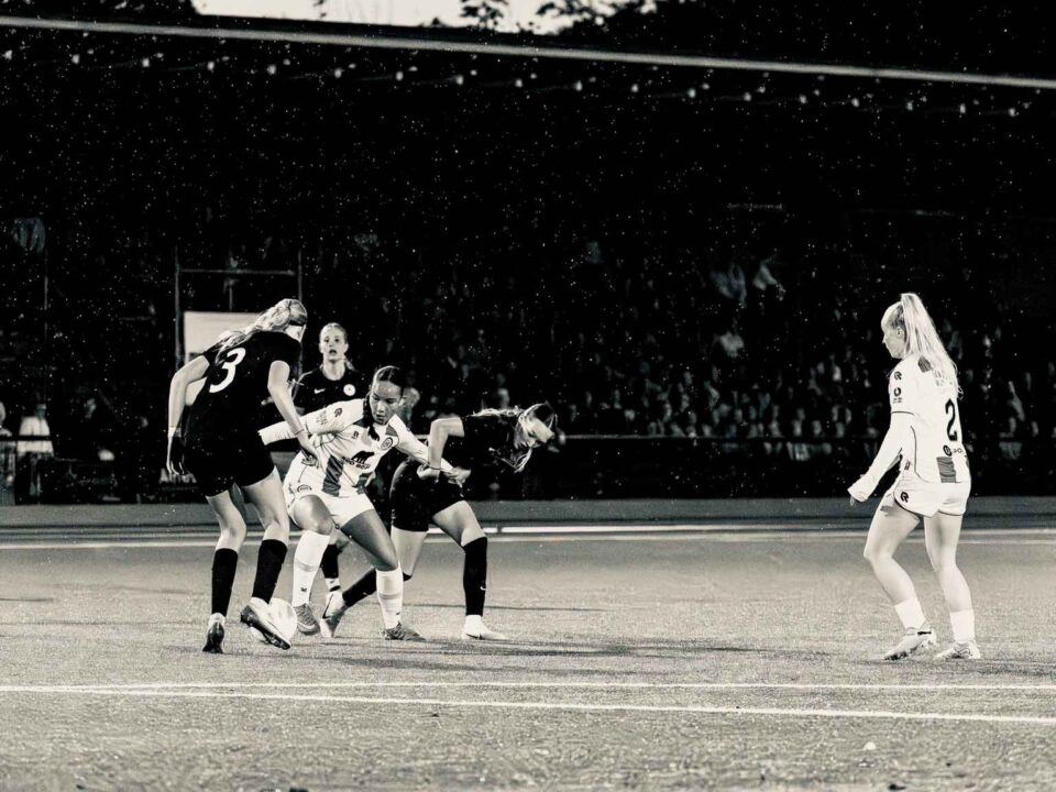 Headerfoto Tessa Niessink - voetbal en studie - Johan Cruyff College Groningen.
