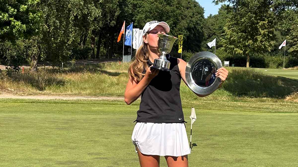 Golfer Yfke Vos studeert aan Johan Cruyff College.