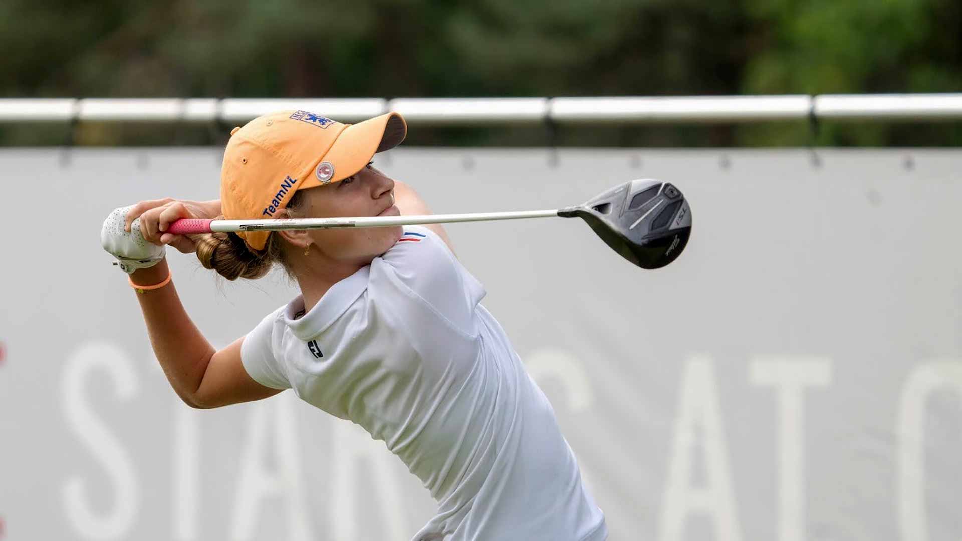 Golfer Yfke Vos studeert aan Johan Cruyff College.