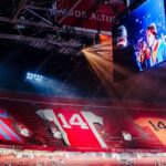 Cruyff Education bij de premiere van de docuserie Cruijff in een volle Johan Cruijff Arena.